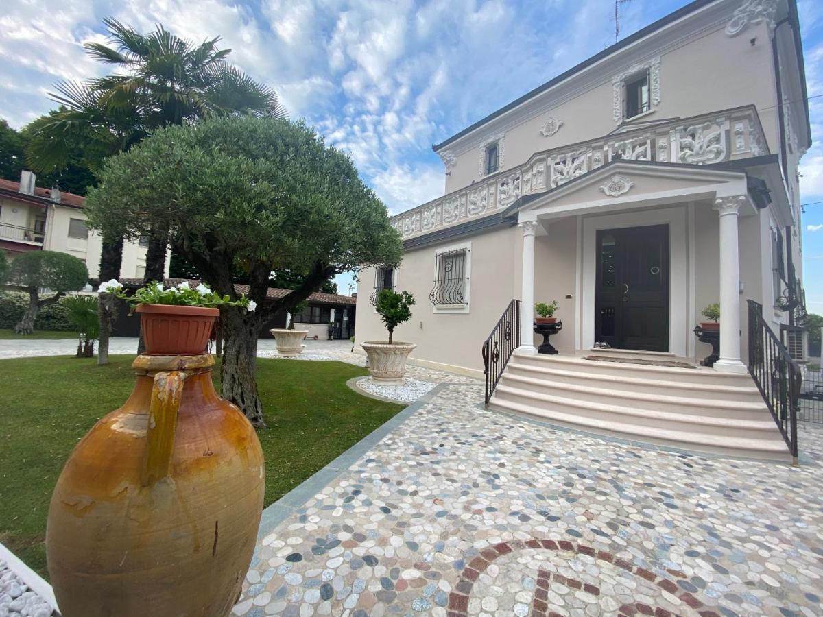 B&B Stazione Don Camillo Brescello Exteriér fotografie
